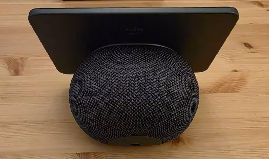 Vista posteriore dell'Echo Show 8
