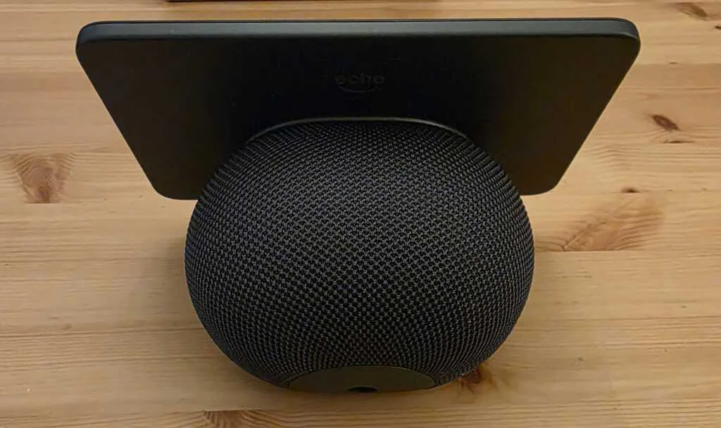 Echo Show 8 Ansicht hinten