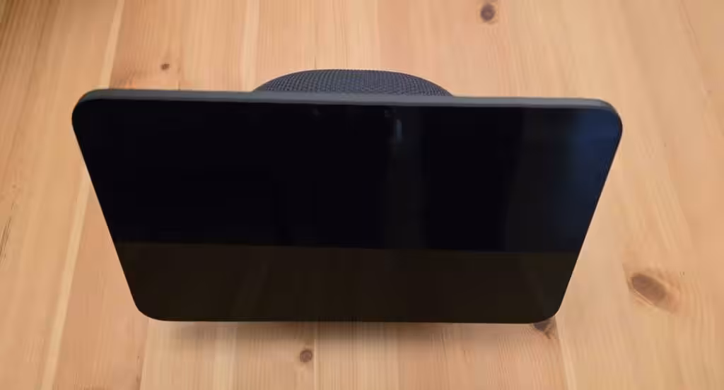 Vista frontale di Echo Show 8