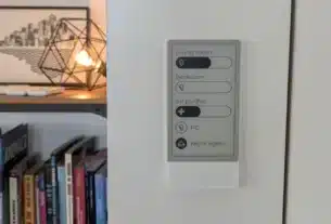 Télécommande Home Assistant DIY avec ESP32, écran tactile et encre électronique