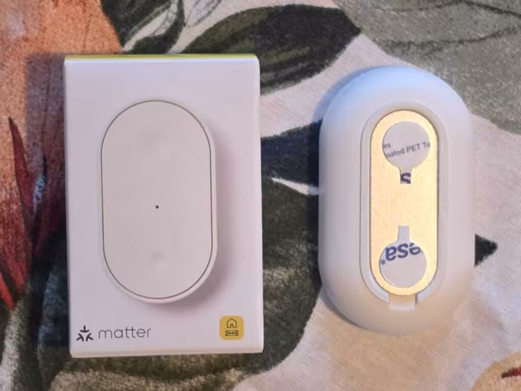 Vista posteriore del telecomando IKEA BILRESA a due pulsanti
