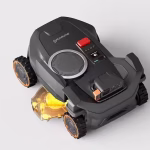 Navimow H5 Pro presentato con braccio EdgeMaestro al bordo del prato